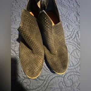 Lucky Brand. Ladies Ankle Booties.